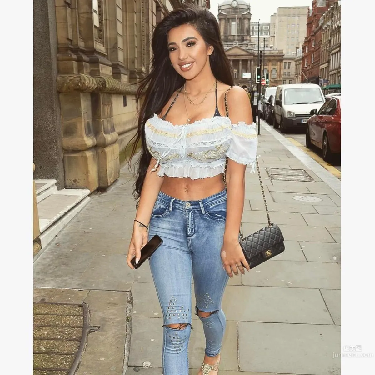 英国性感女星Chloe Khan 令人惊叹的魔鬼身材_19