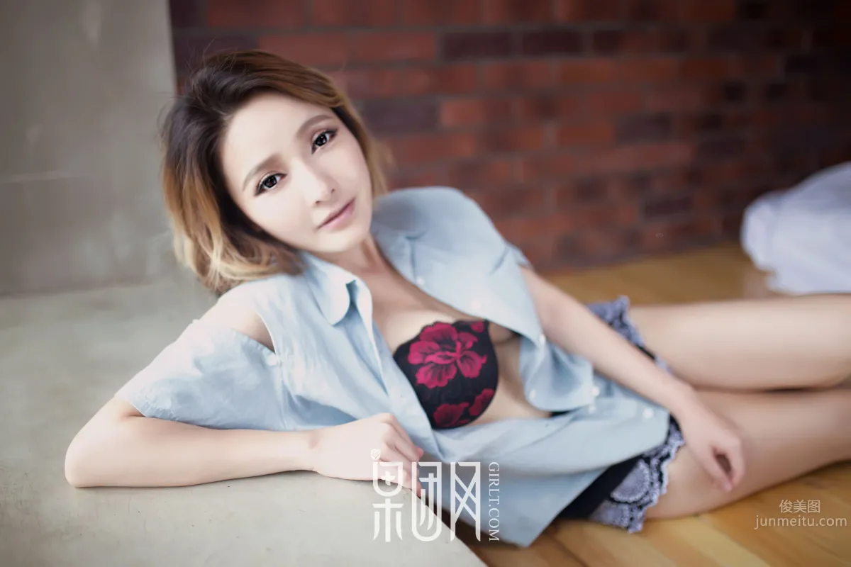 日本女老師！純正“日”式内衣誘惑 31