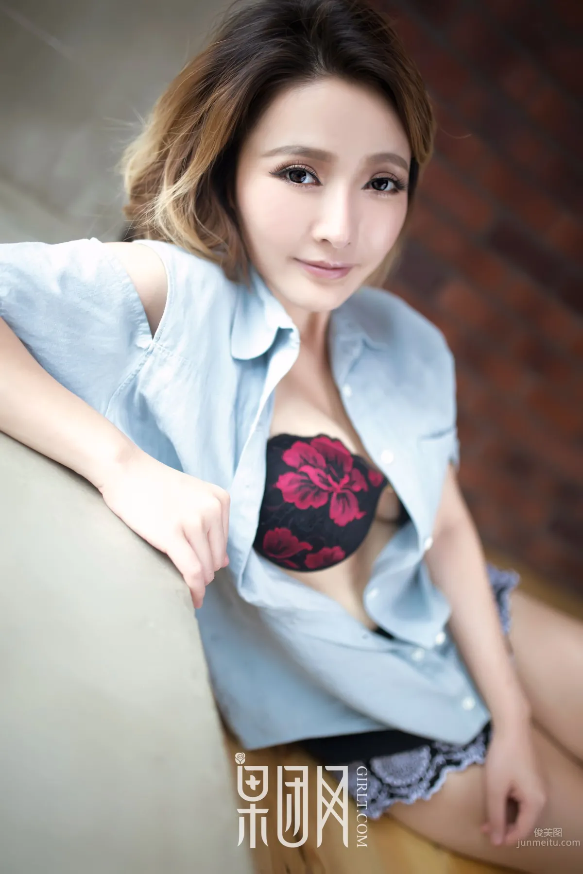 日本女老師！純正“日”式内衣誘惑 32
