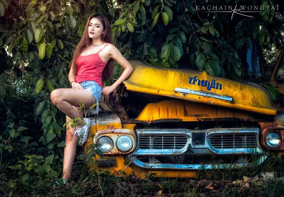 深邃美女Tanyaporn Heebkaew 田间地头香车美女写真_1