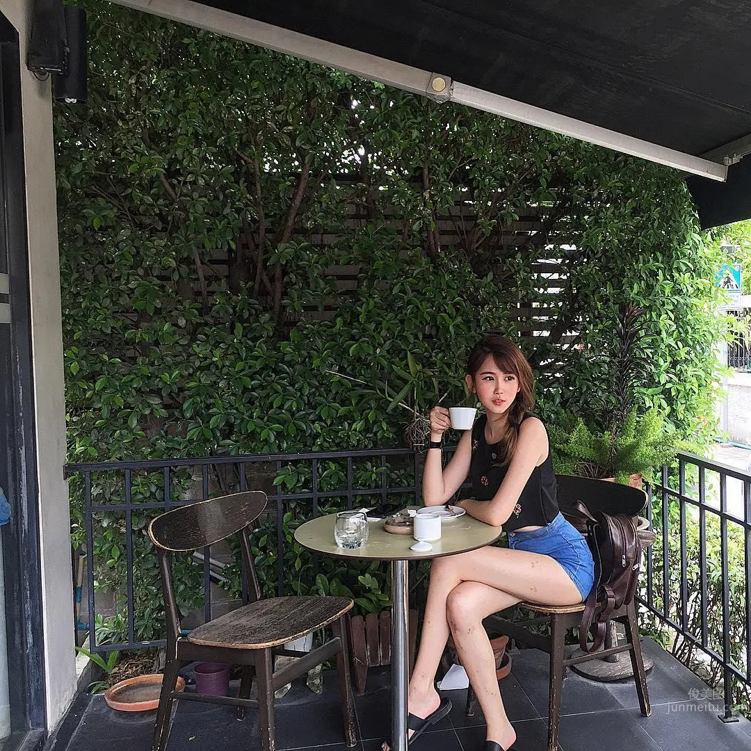 大馬柔佛正妹李佳麗 明星般氣質事業線深不見底 14