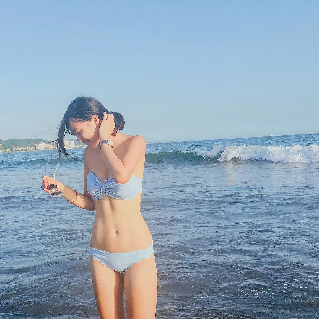 正妹品妍日本海邊玩水 沙灘釋放健康最美體态 4