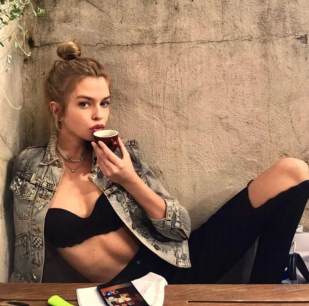 维密天使Stella Maxwell 冷艳性感IG私房照_23