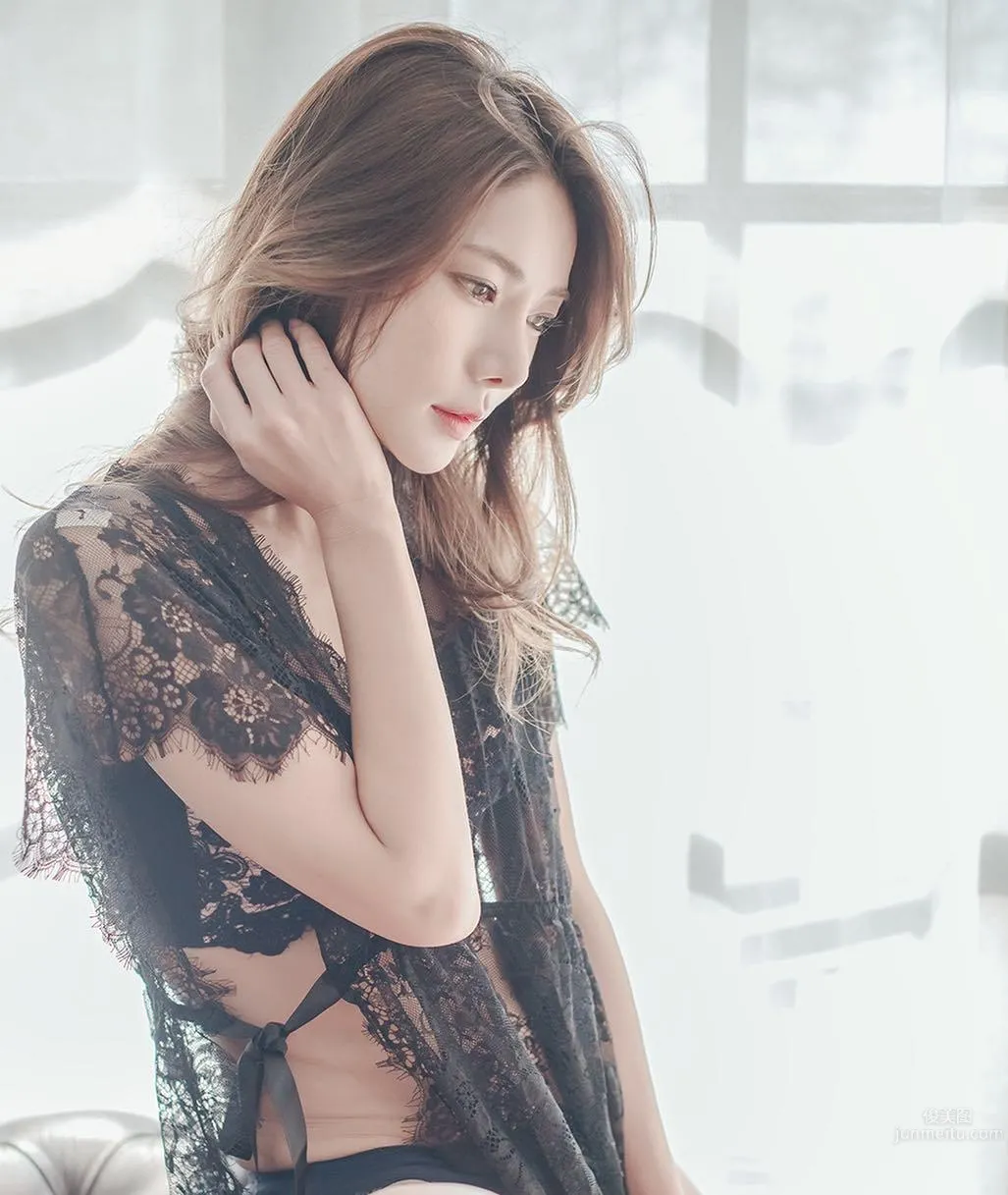 南韓健身美人Mizili Yoon 無論車模還是舉牌都性感 13