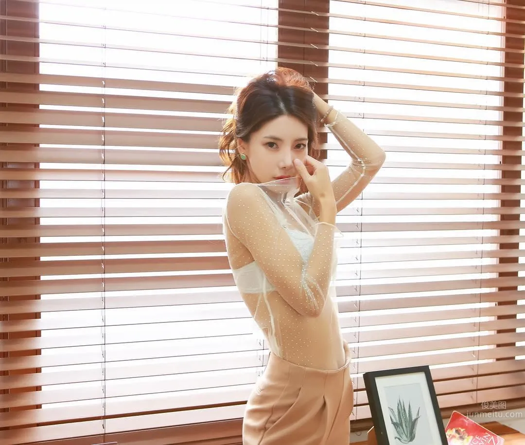 南韓健身美人Mizili Yoon 無論車模還是舉牌都性感 16