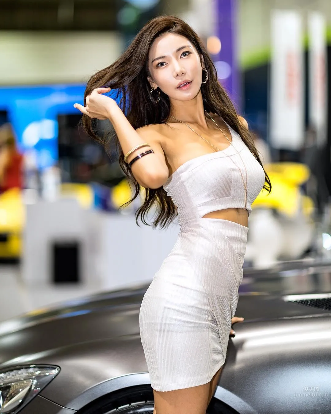 南韓健身美人Mizili Yoon 無論車模還是舉牌都性感 36