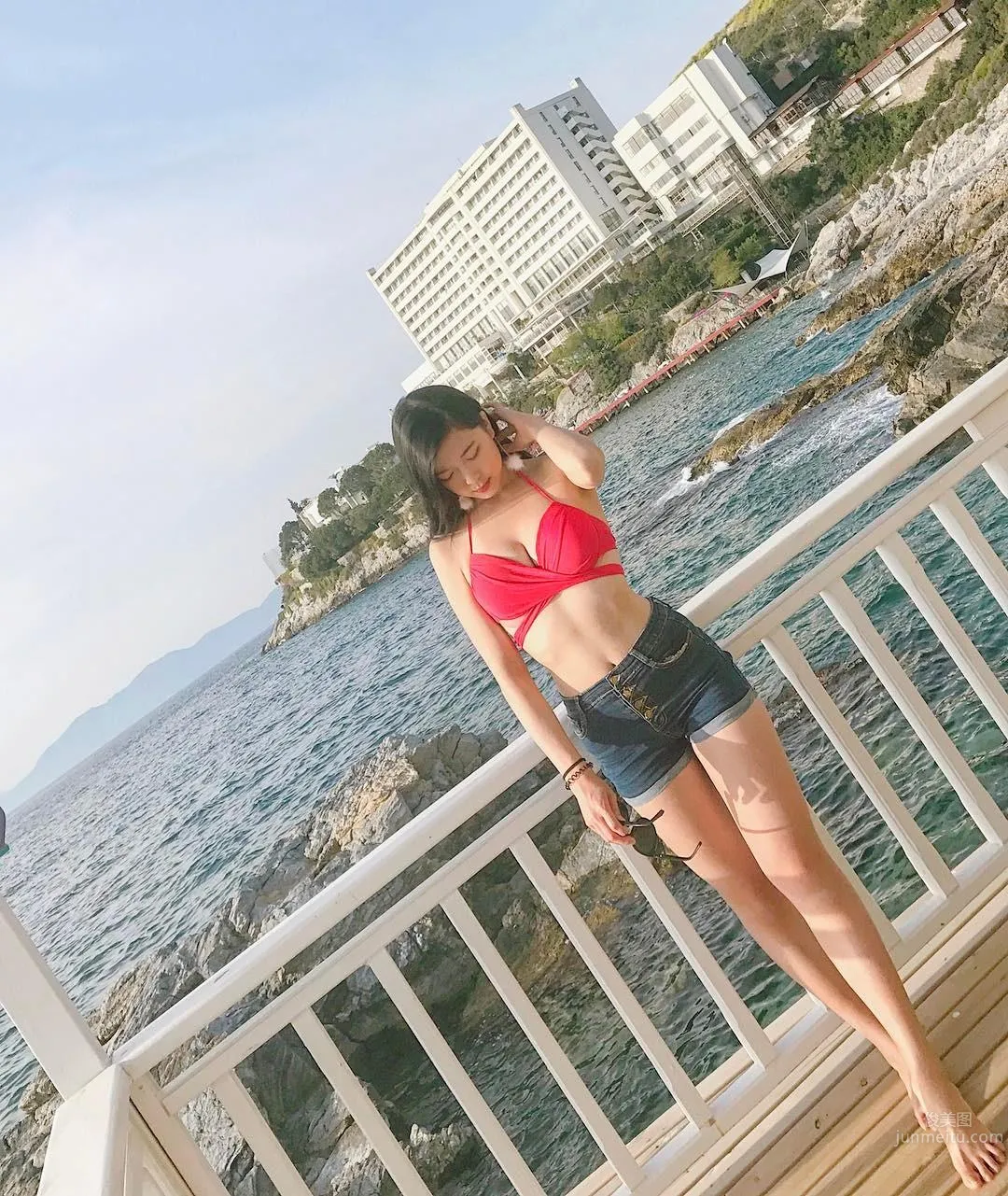 正妹品妍日本海邊玩水 沙灘釋放健康最美體态 15
