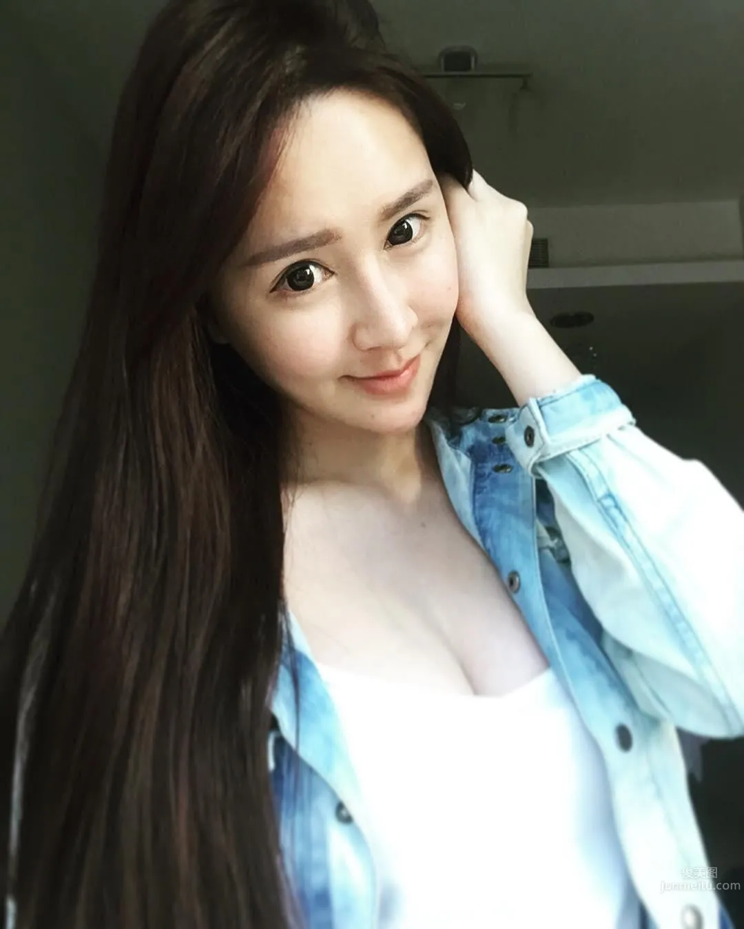 大马正妹Caster Ng 蚂蚁腰展现模特儿完美身材_7