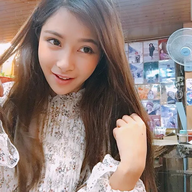 香港正妹鐘曦南 樂天派女生私房照 17