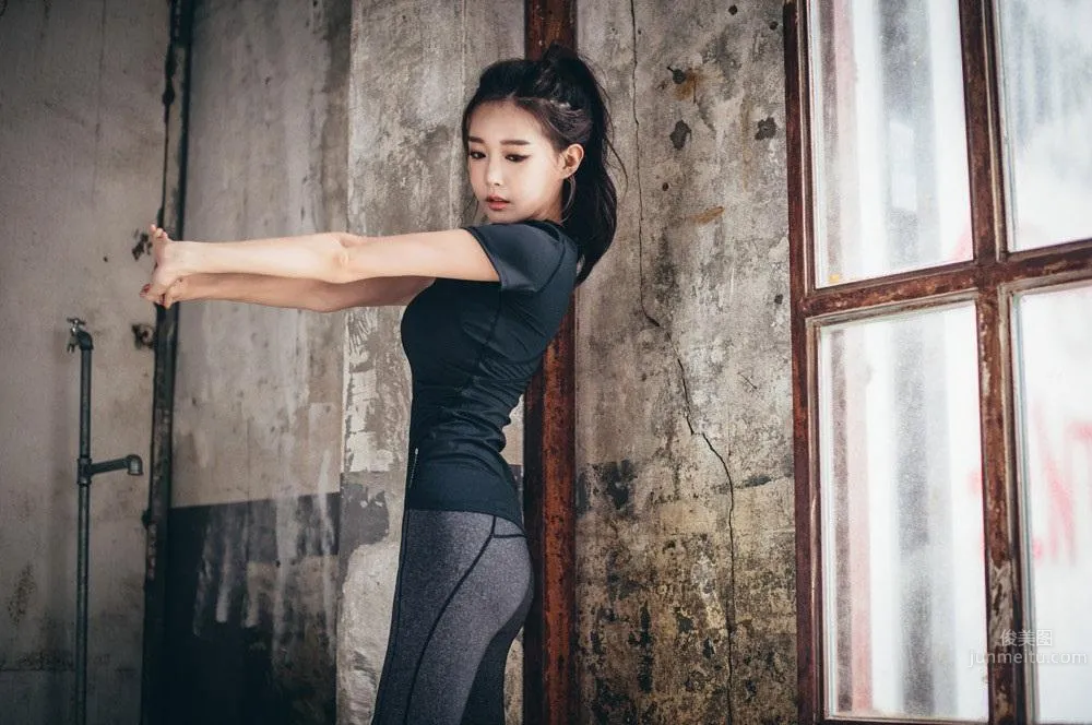 Yoon Ae Ji- 香汗淋漓的運動型寫真 12