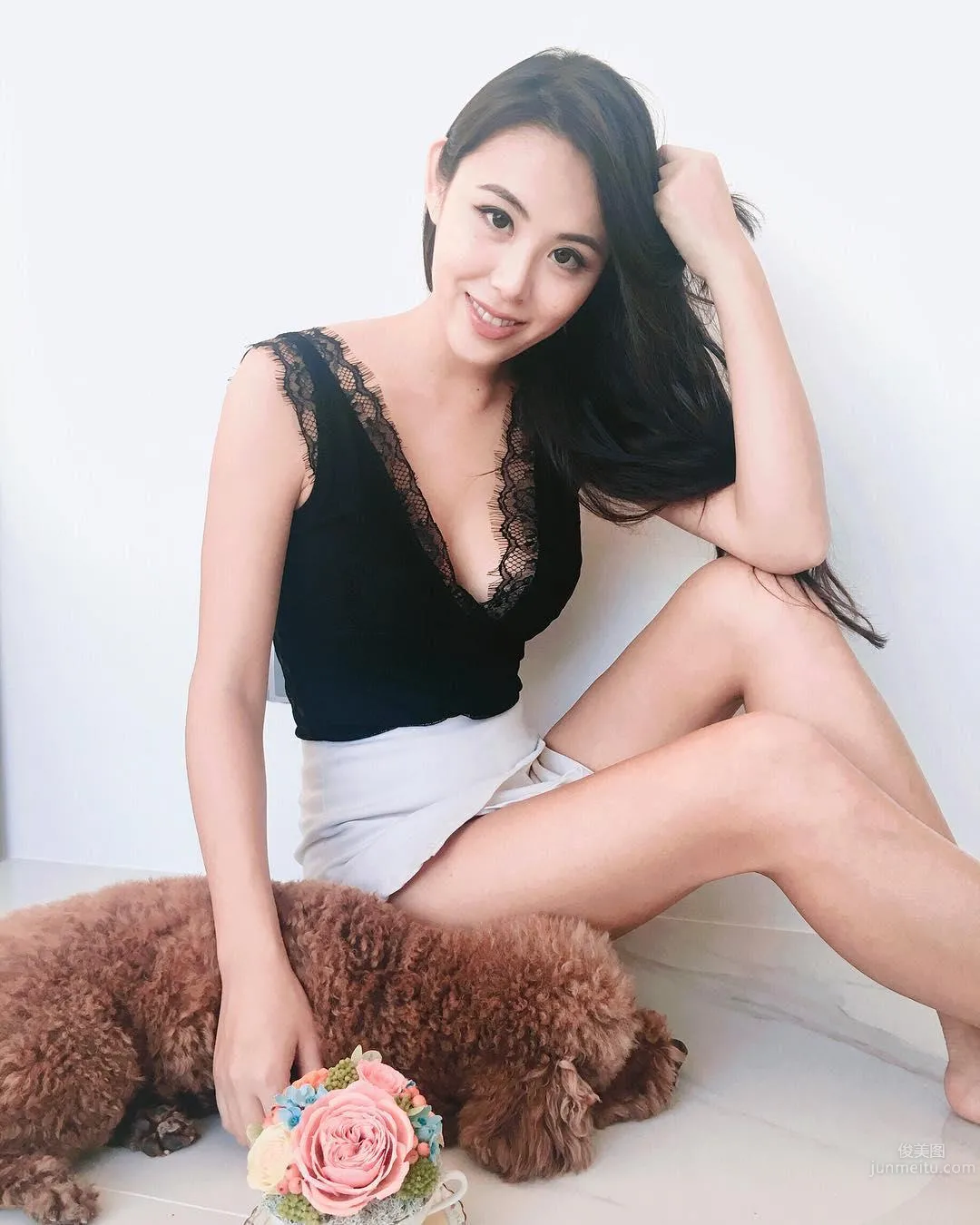 香港正妹Mandy Ng 紅色比基尼沙灘漫步 22