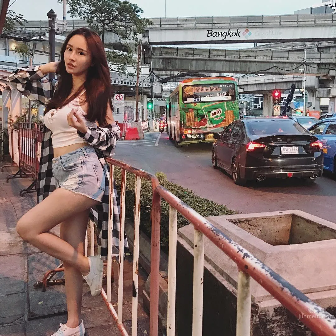 大马正妹Caster Ng 蚂蚁腰展现模特儿完美身材_12