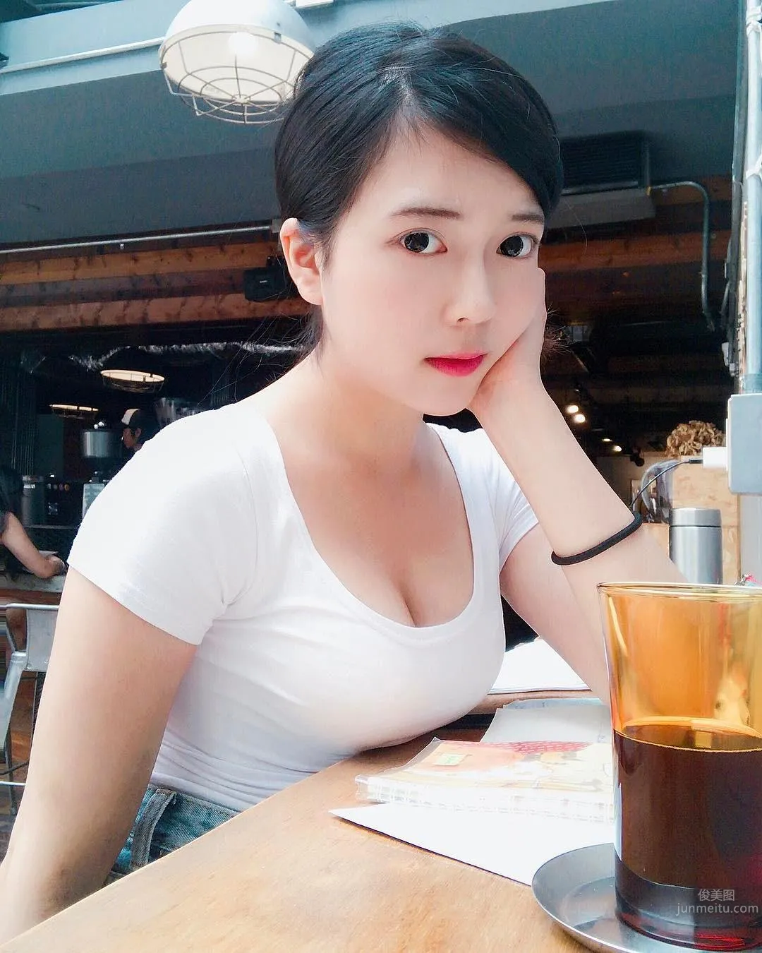 正妹品妍日本海邊玩水 沙灘釋放健康最美體态 17