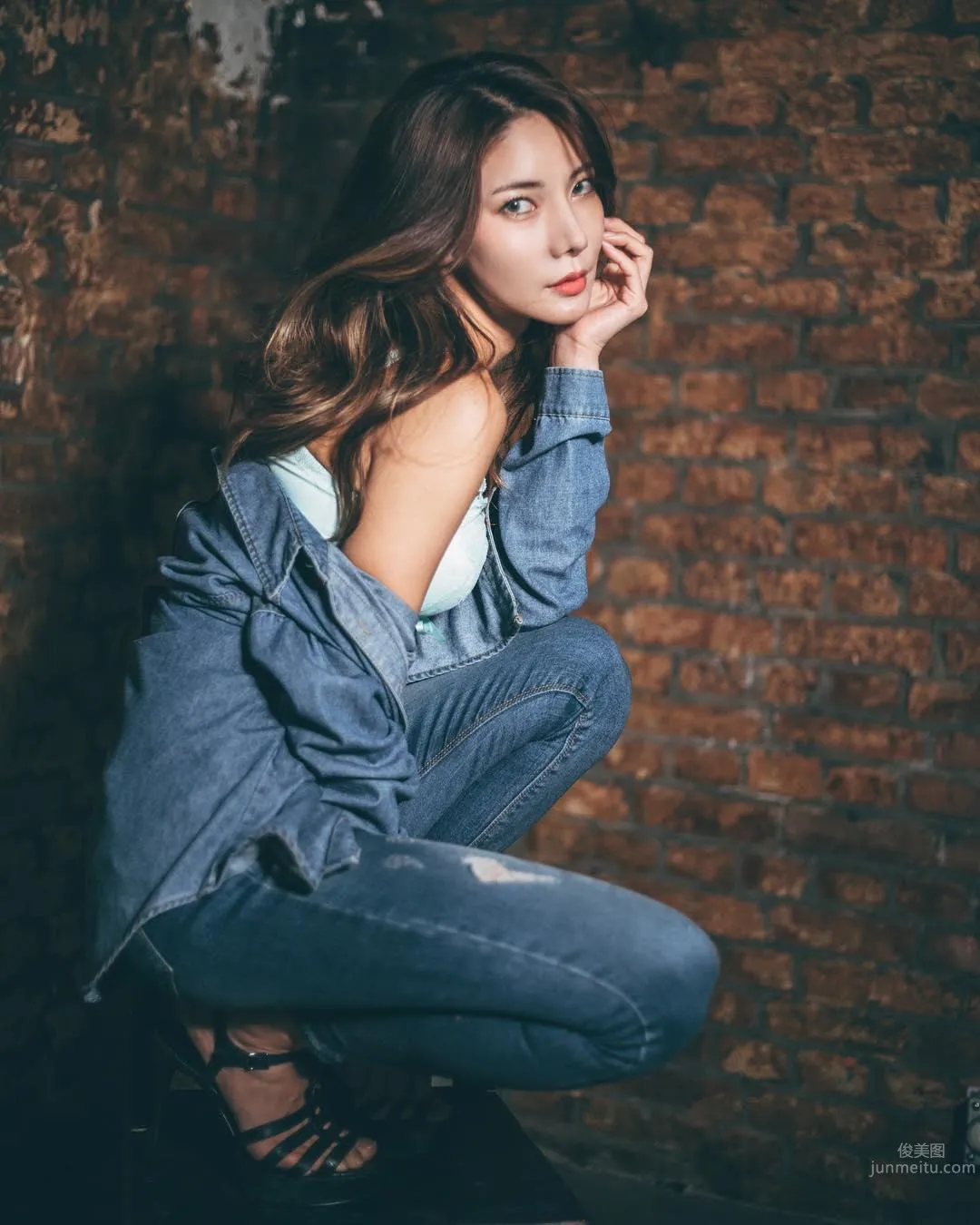 南韓健身美人Mizili Yoon 無論車模還是舉牌都性感 20