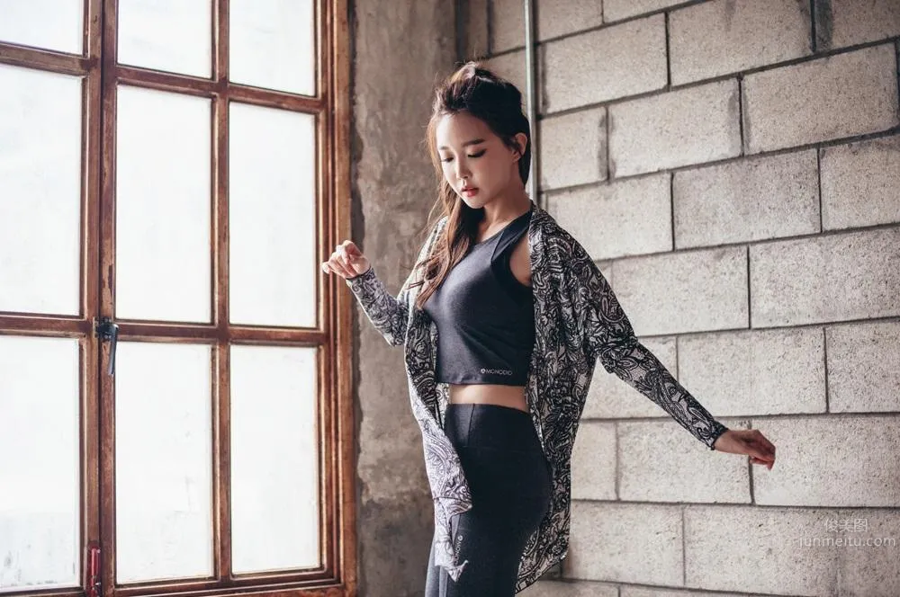 Yoon Ae Ji- 香汗淋漓的運動型寫真 32