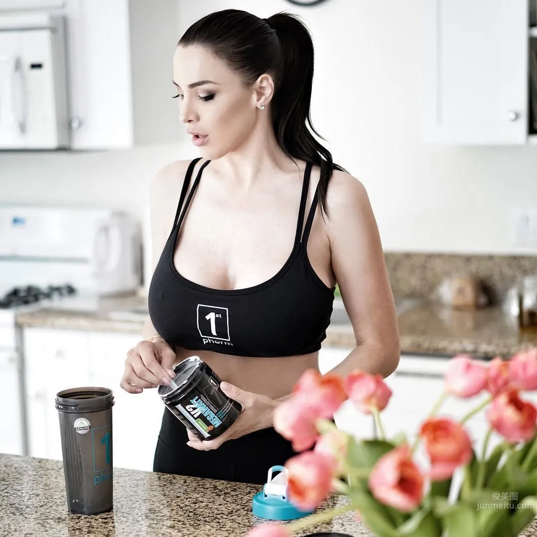 Jordan Carver- 令人目瞪口呆的K級核彈身材 31