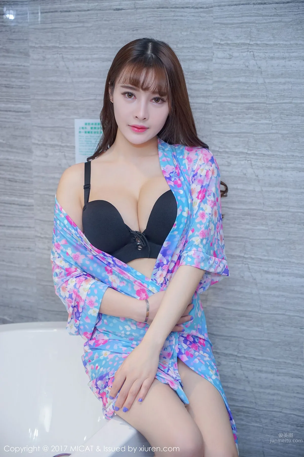 混血模特雪瑞Lisa 百看不膩玉腿翩翩 25