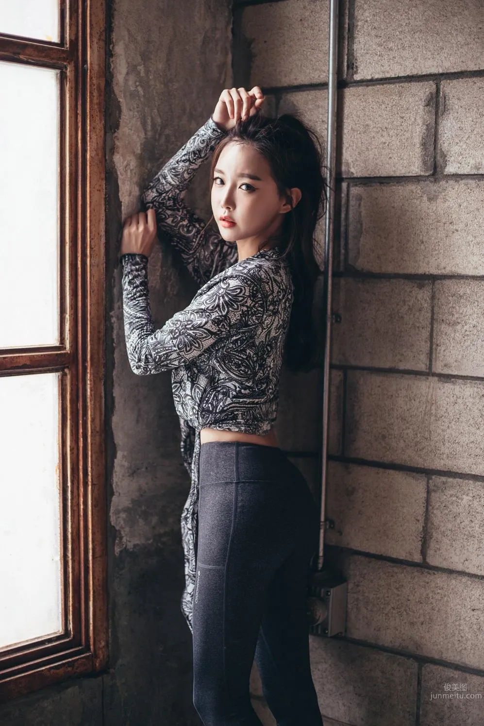 Yoon Ae Ji- 香汗淋漓的運動型寫真 36