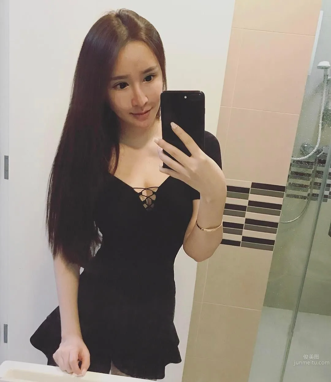 大马正妹Caster Ng 蚂蚁腰展现模特儿完美身材_15