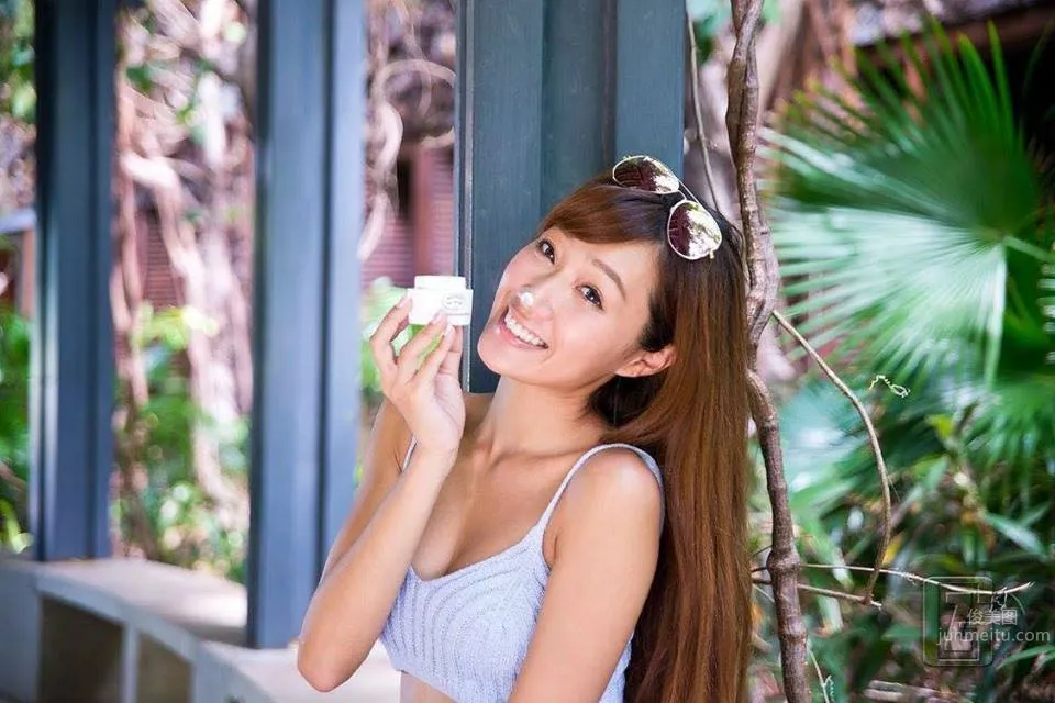 LuxyGirls惹火舞者Kimberly泡泡 沙灘比基尼大秀陽光美背 10