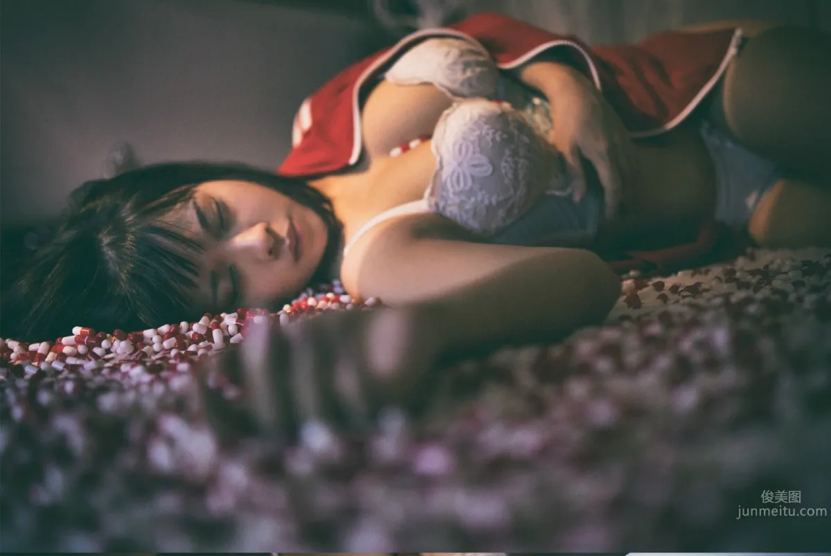 橘由紀Yuki- 校園暴力寫真《破蛹》第二章 32