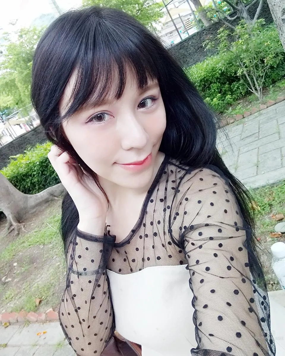 台湾美食甜心勾勾 超汹事业线私房照_38