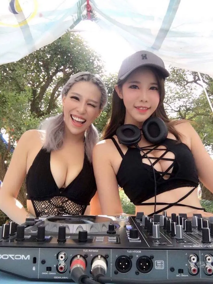超可愛！女神Cyndi「美胸好身材」畫面好犯規 21