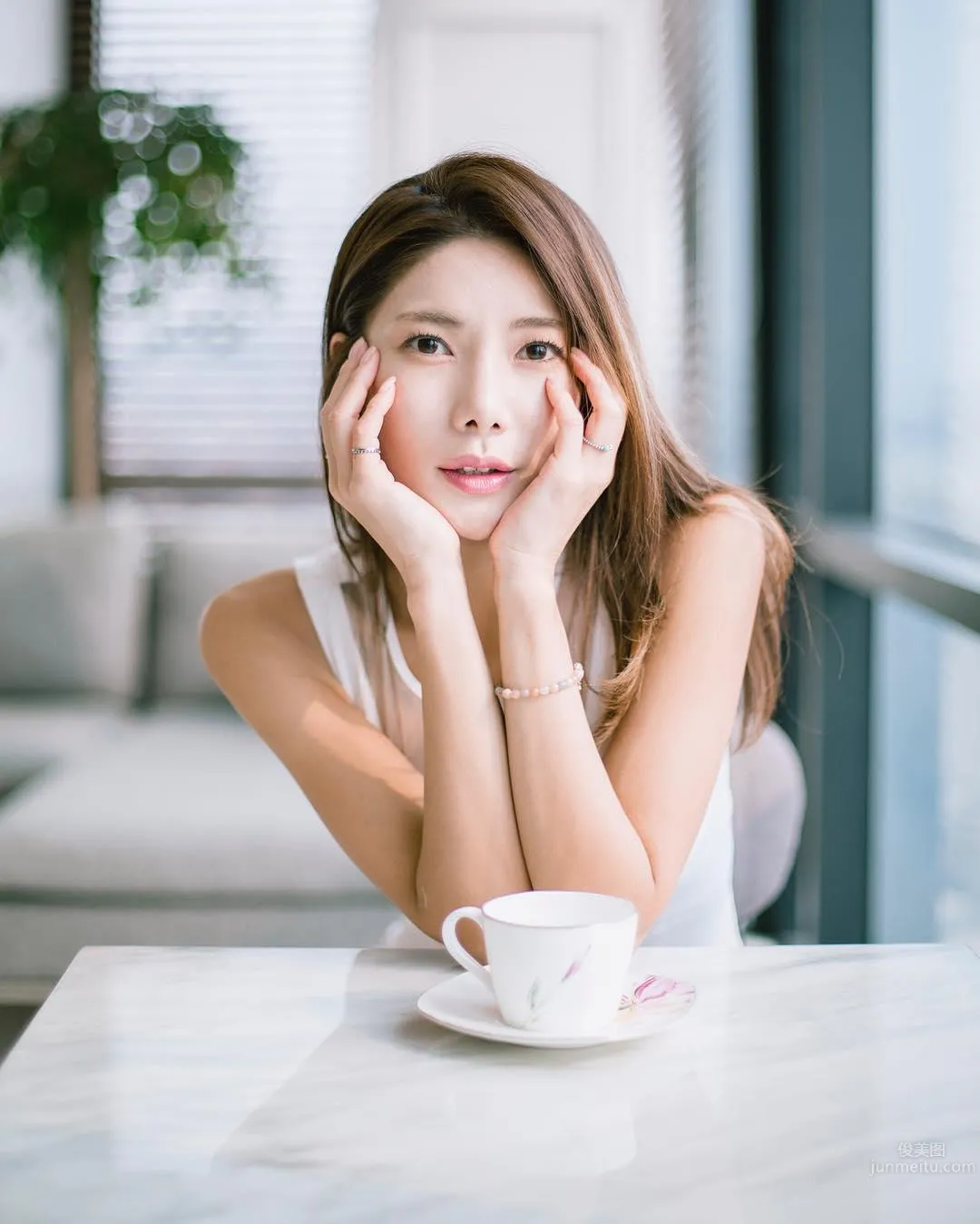 南韓健身美人Mizili Yoon 無論車模還是舉牌都性感 7