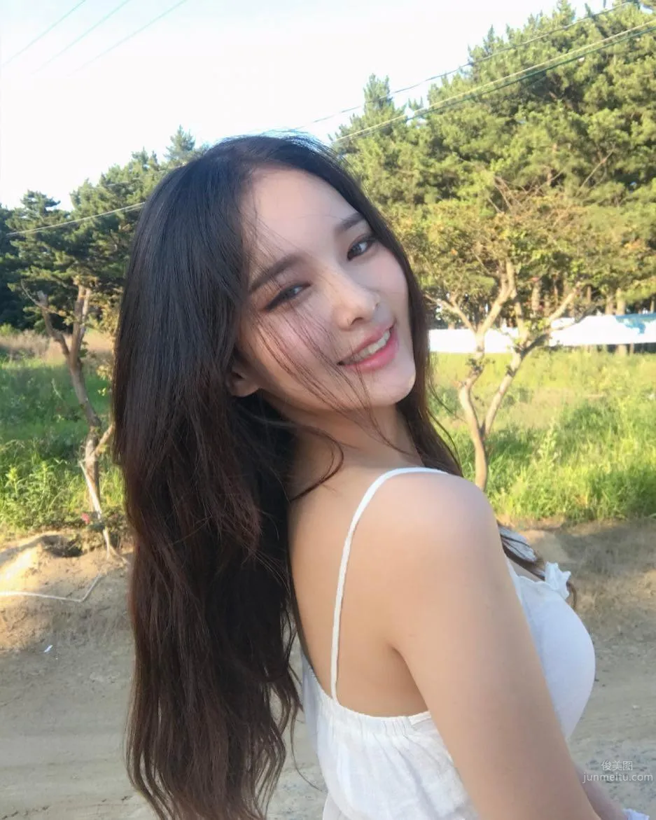 韓國網拍正妹jeee622 令人震撼的核彈身材 49