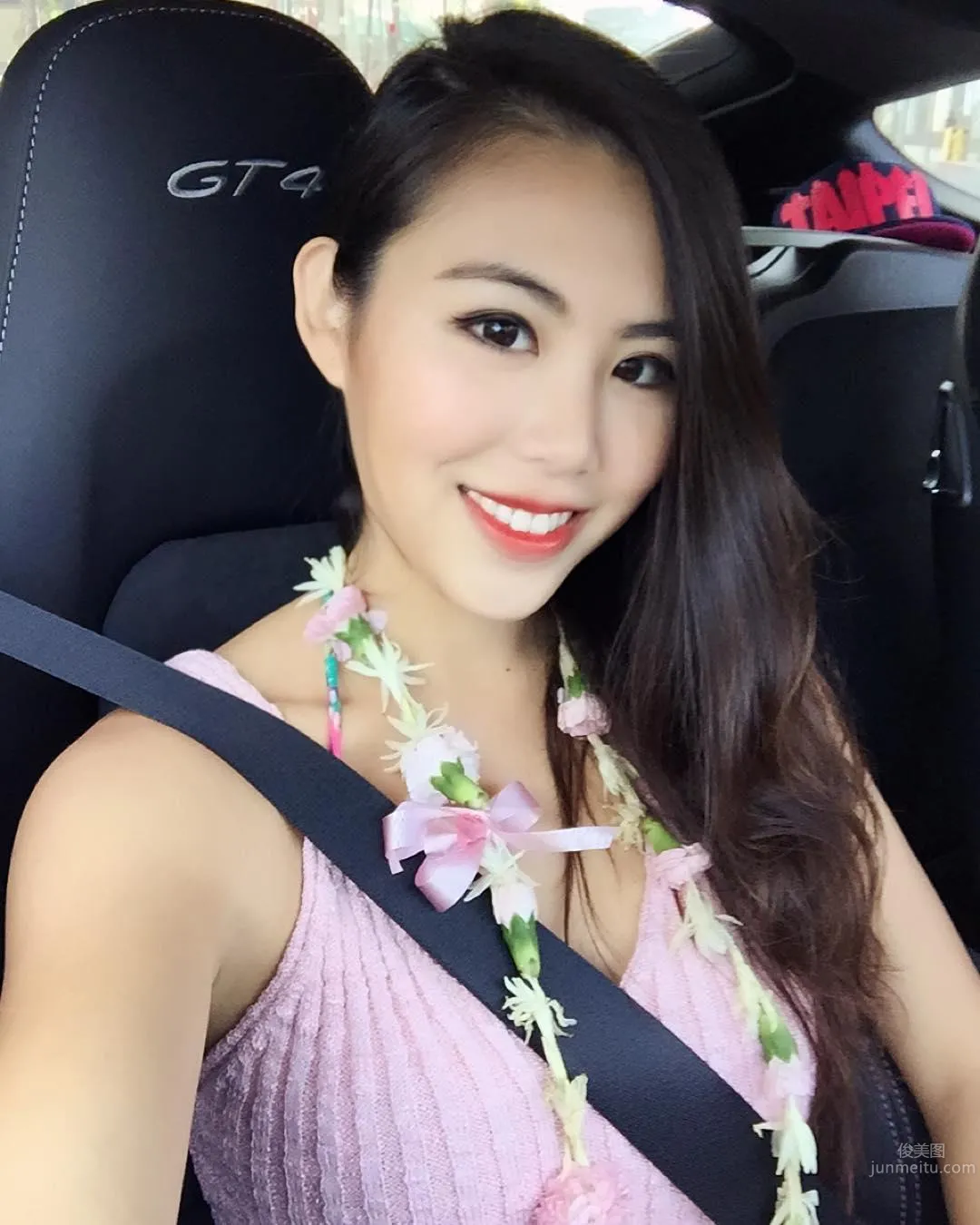 香港正妹Mandy Ng 紅色比基尼沙灘漫步 3