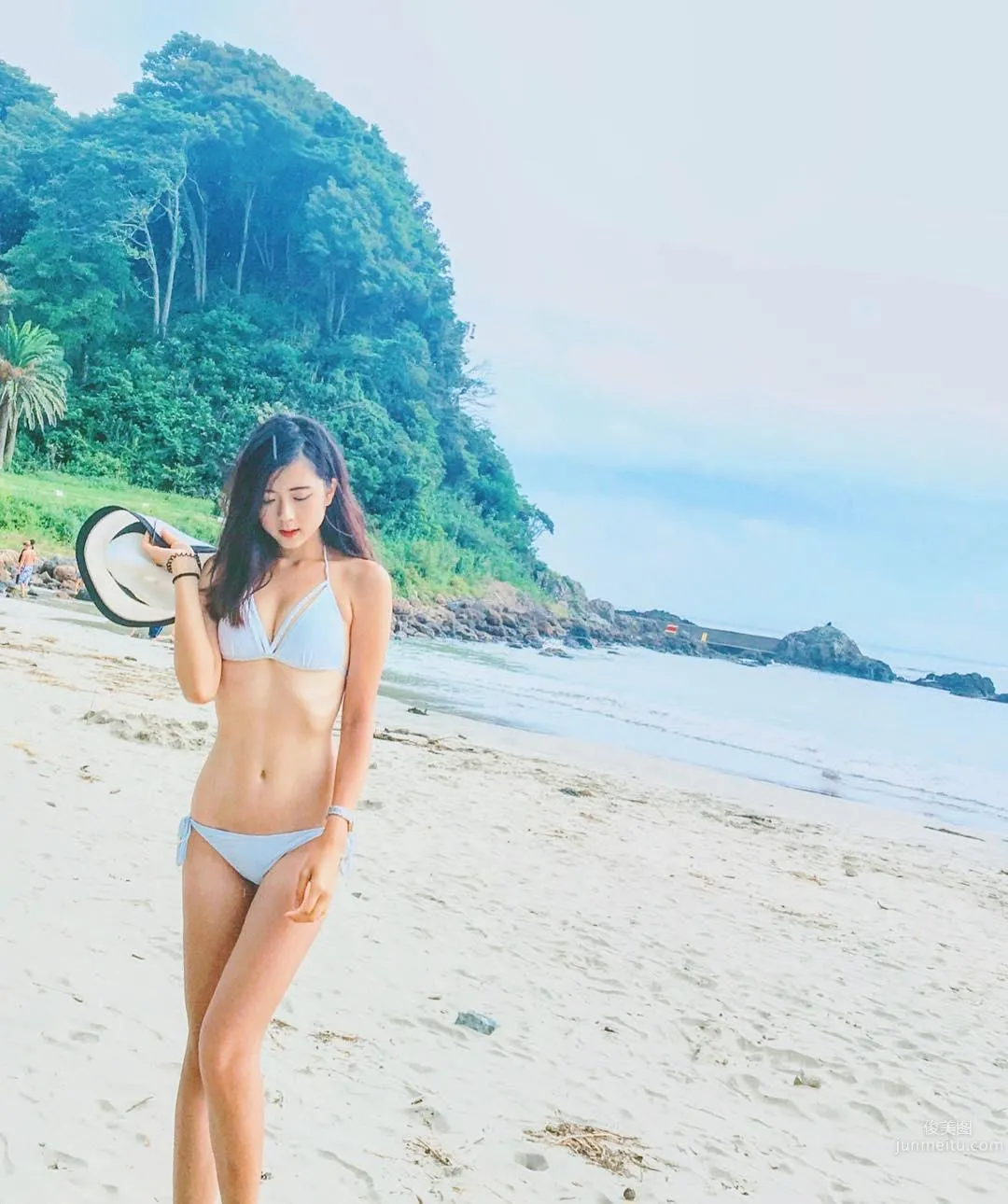 正妹品妍日本海邊玩水 沙灘釋放健康最美體态 9