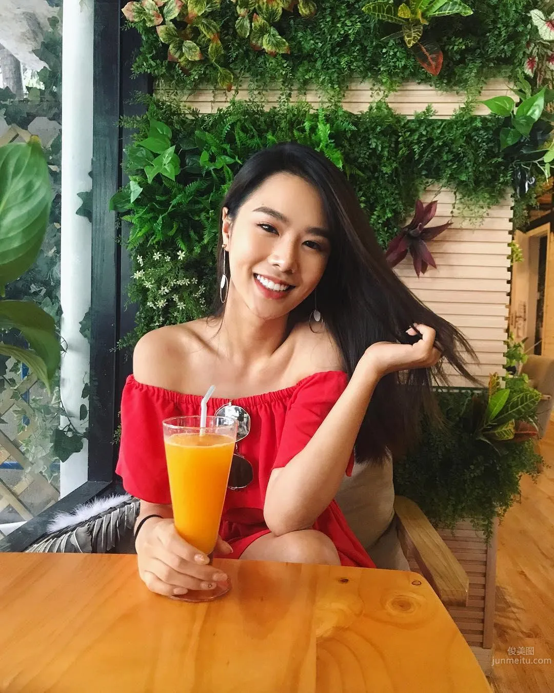 深圳正妹Macey Wan 吊帶上衣太緊身顔值太美 25