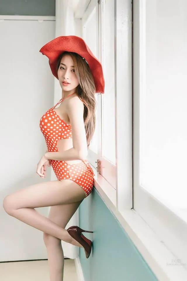 咖啡女神Pichana Yoosuk 圍裙藏不住的性感 44