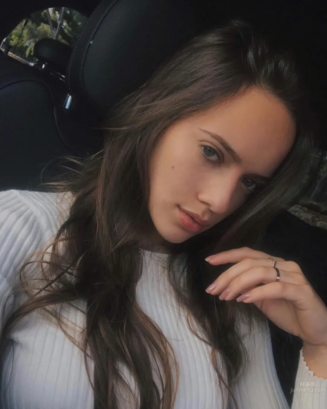 神秘美女Simona Taranu 照片少卻粉絲多 25