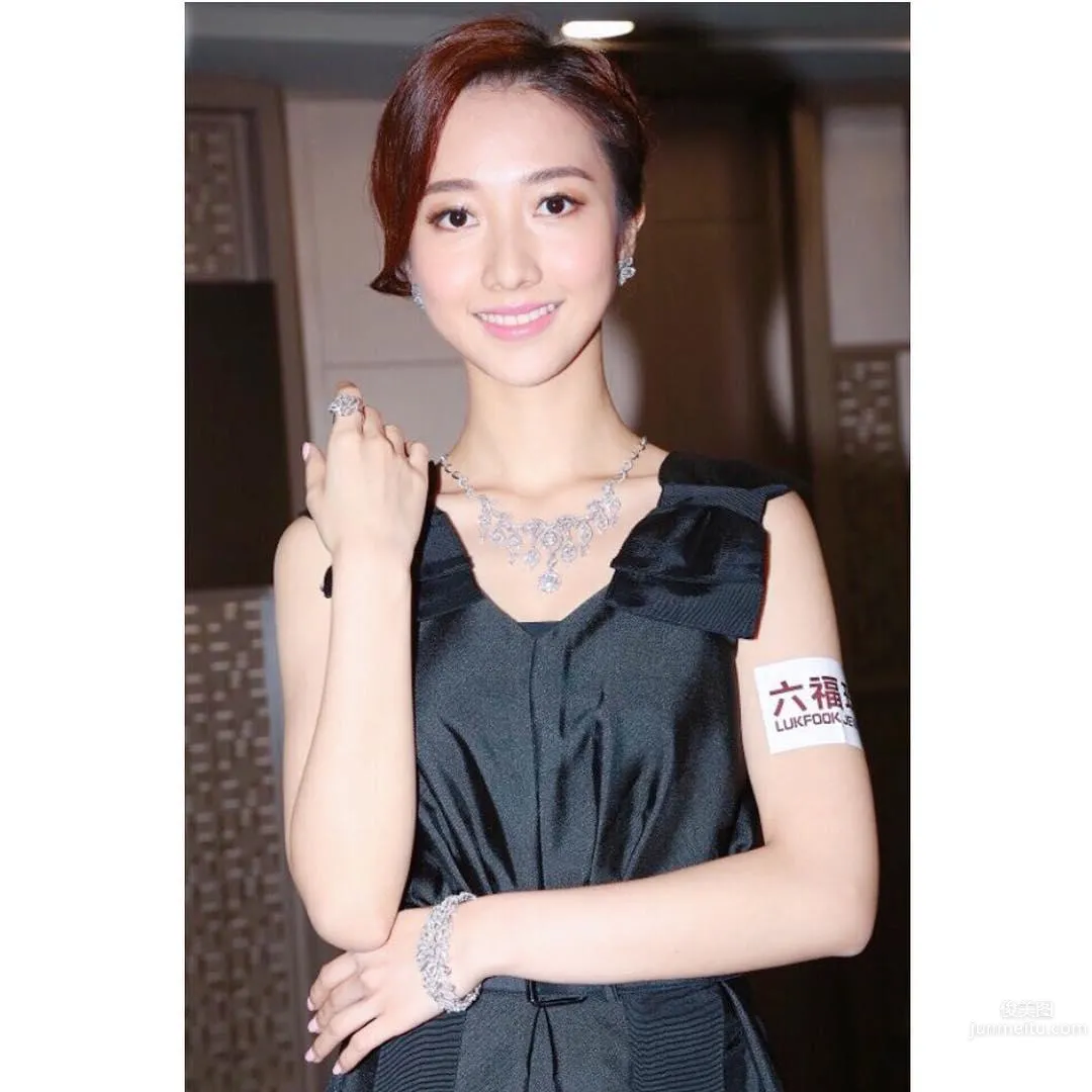 港姐亞軍何依婷IG私房美照 16