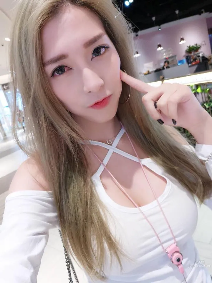 台灣正妹薇恩Vayen 綁帶衣就是有魔力 27