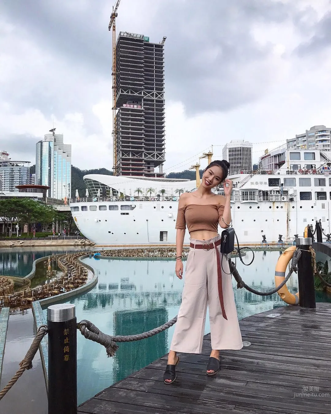 深圳正妹Macey Wan 吊帶上衣太緊身顔值太美 33