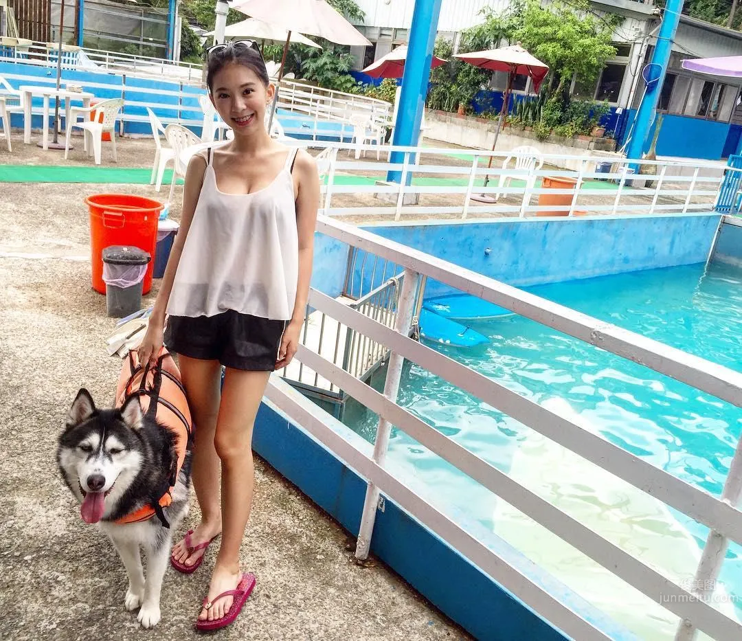 乌石港E级正妹VanessaYao 沙滩最辣眼睛的好身材_0