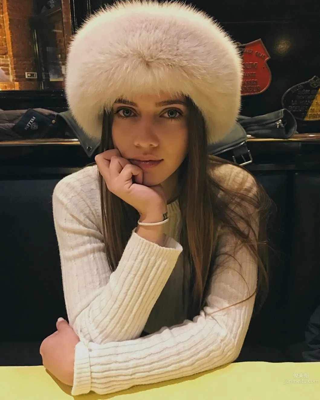 神秘美女Simona Taranu 照片少卻粉絲多 14