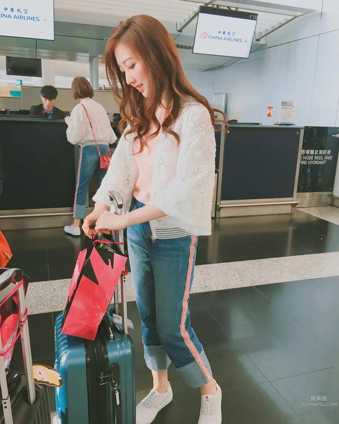 港姐亞軍何依婷IG私房美照 12