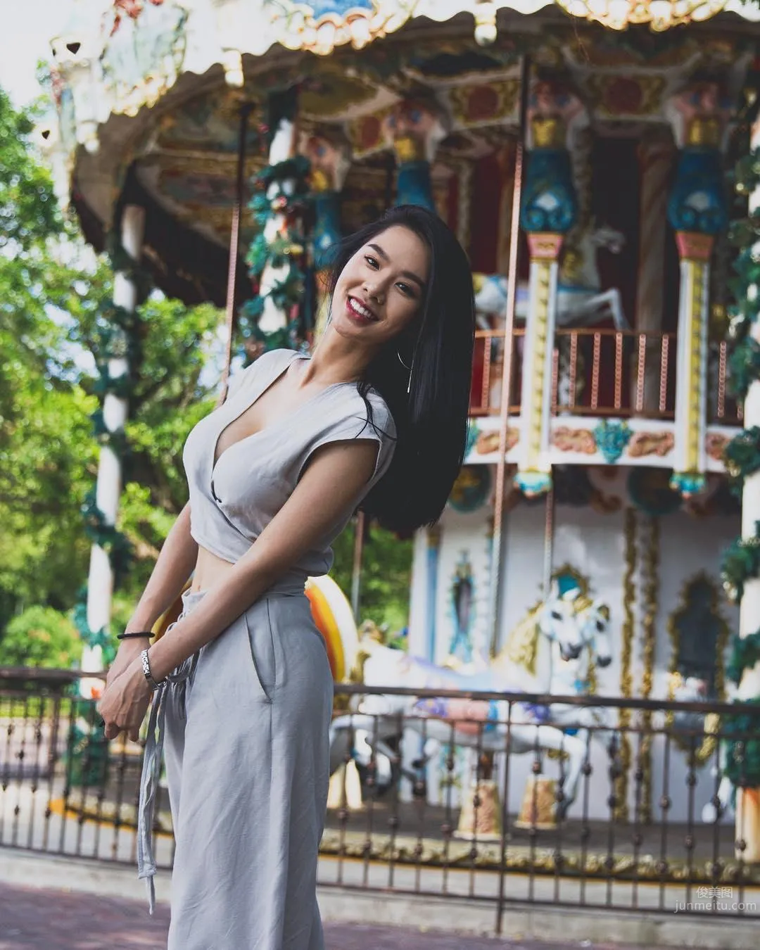 深圳正妹Macey Wan 吊帶上衣太緊身顔值太美 34