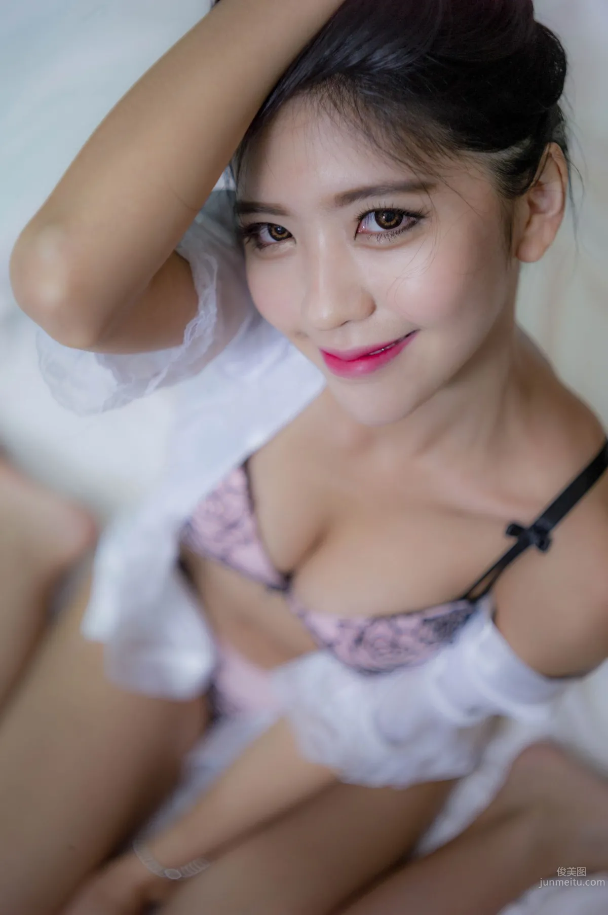張安琪- 成熟女人寫真之酥肩半露 46