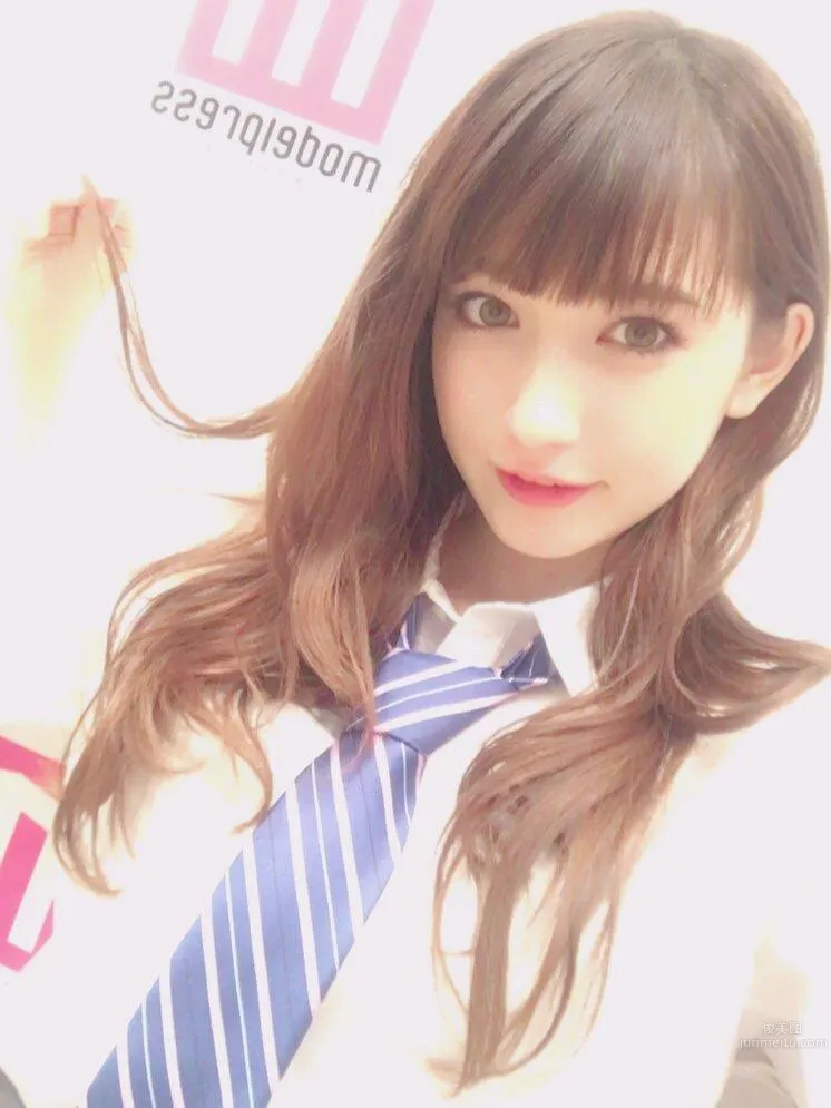 最可愛高中生中村友茉 日美混血兒寫真出道 12