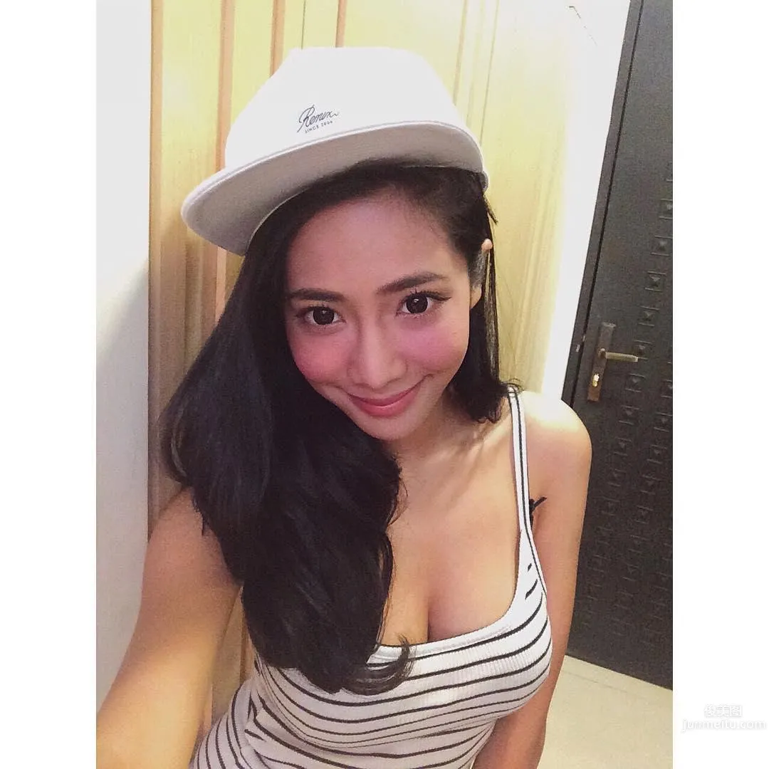 混血台妹羿蒨 背心無敵組合 23