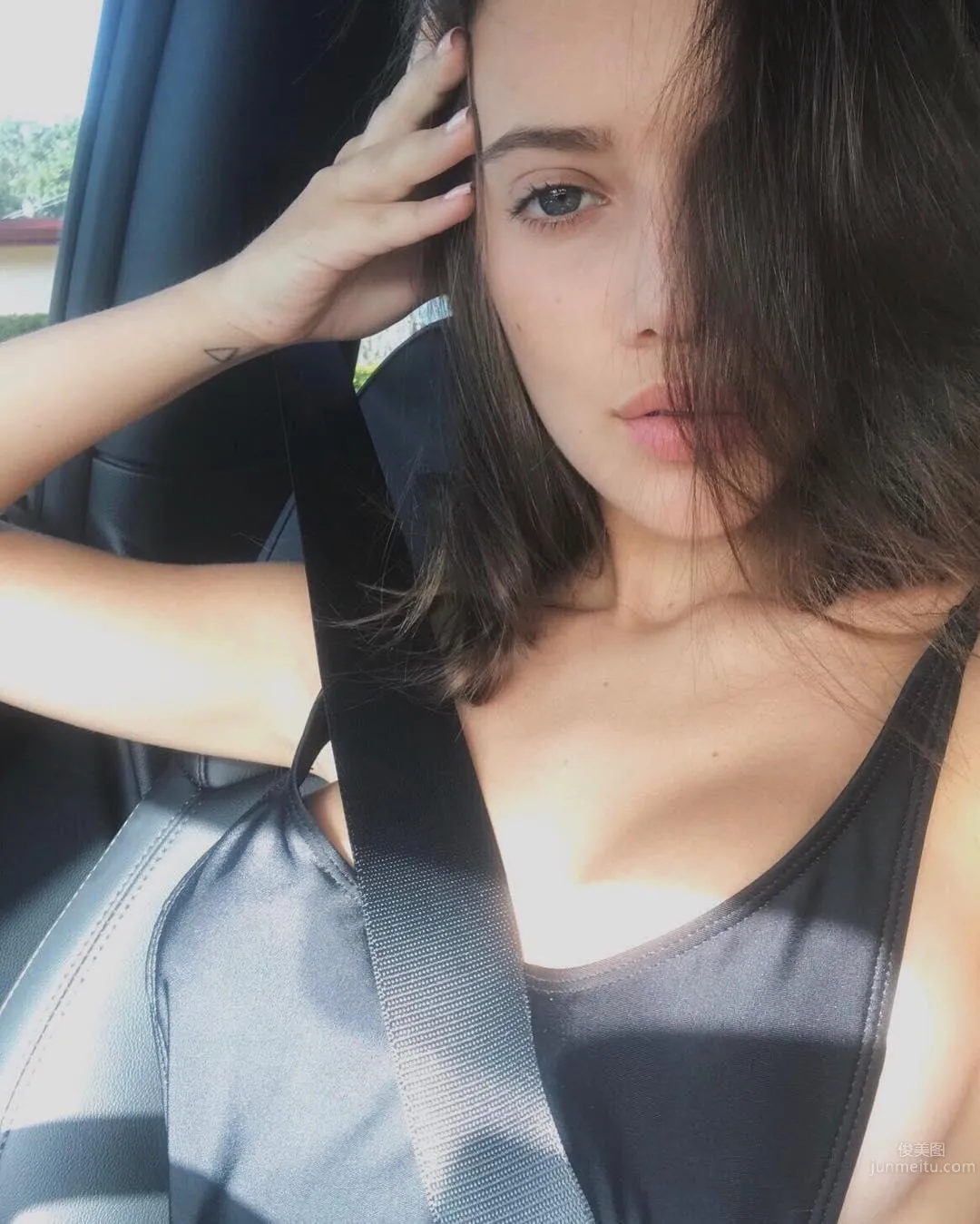 神秘美女Simona Taranu 照片少卻粉絲多 24