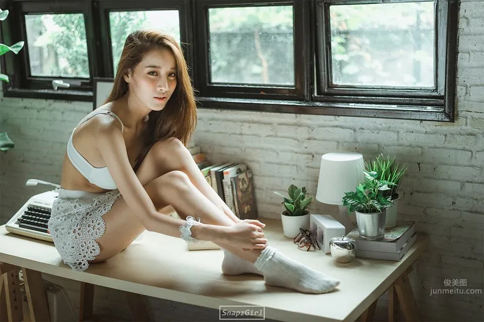 咖啡女神Pichana Yoosuk 圍裙藏不住的性感 70