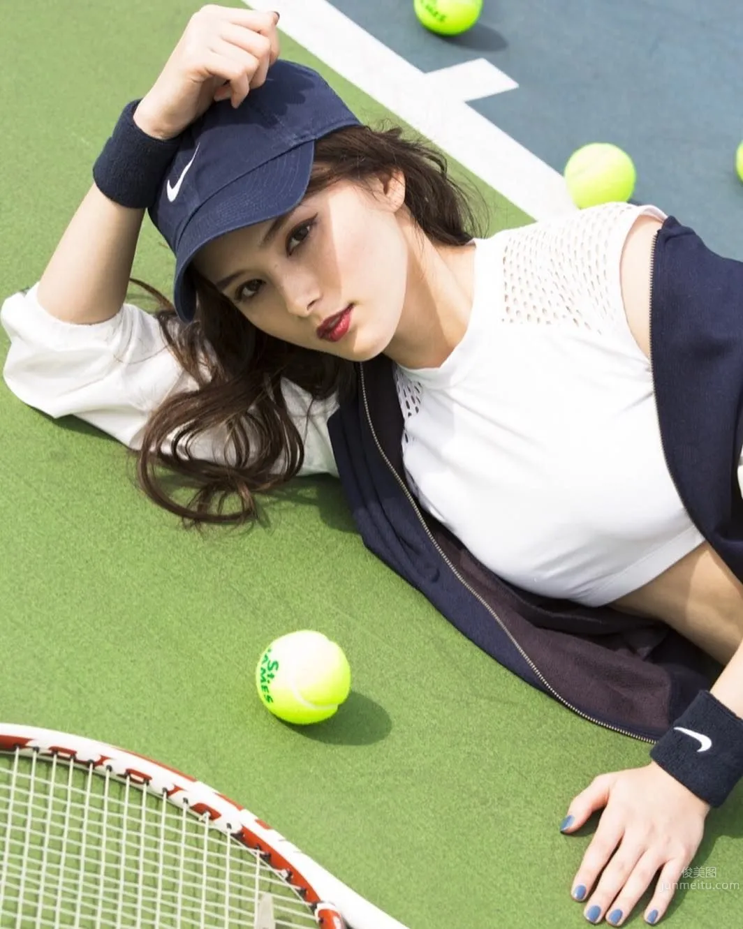 日本混血模特くるみ 骨感身材性感馬甲線 17