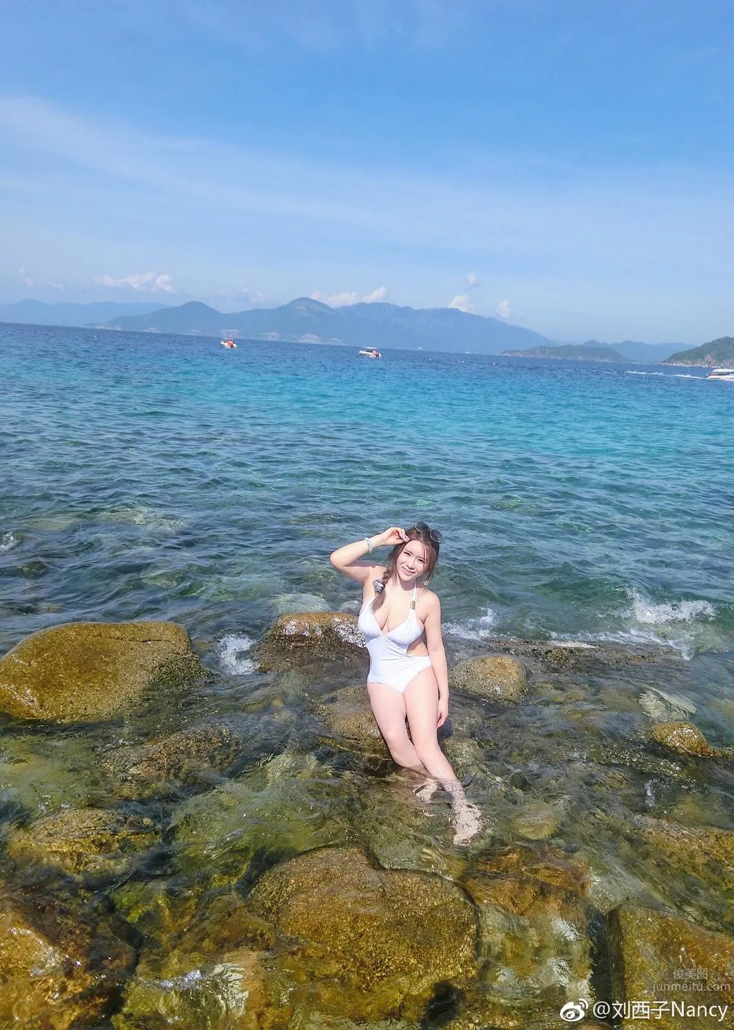 豐腴美女劉西子 微博性感妩媚照 10