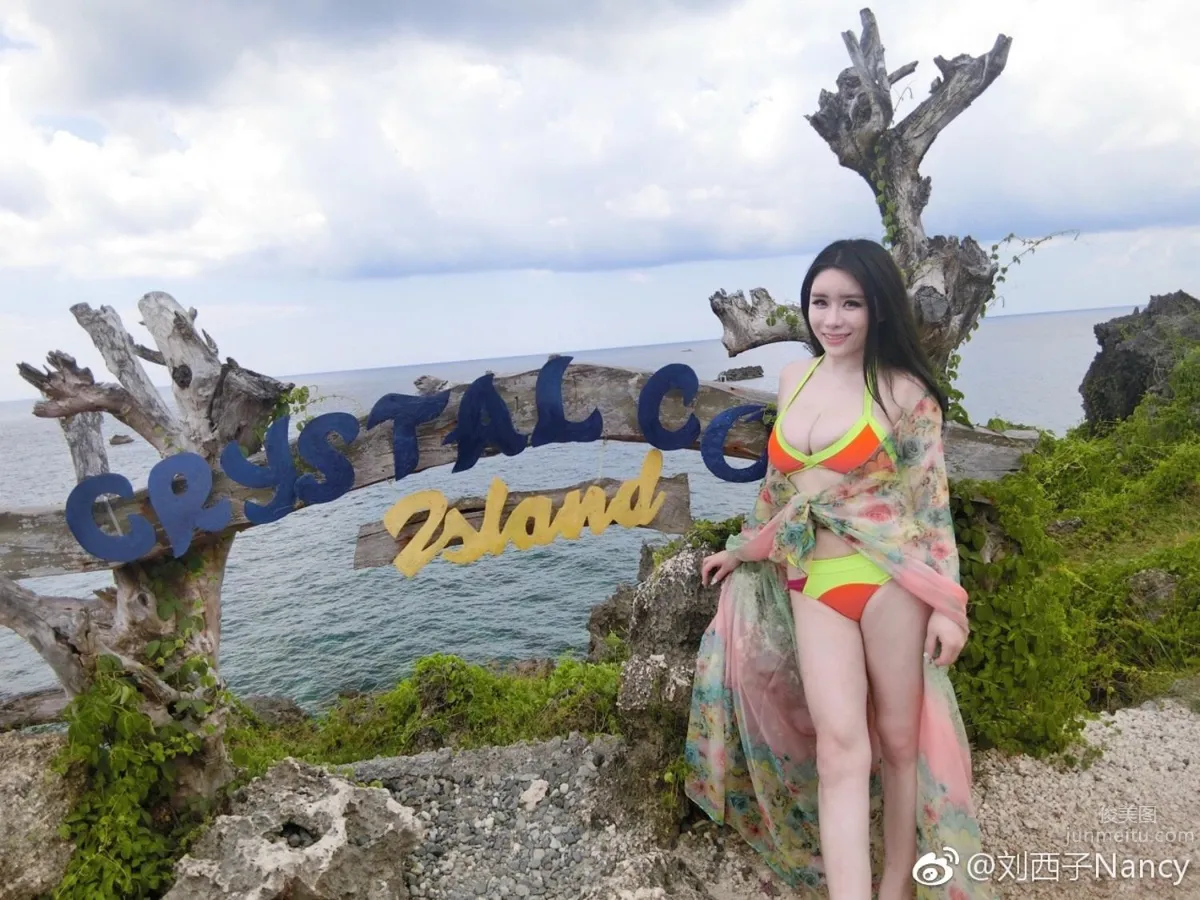 豐腴美女劉西子 微博性感妩媚照 28