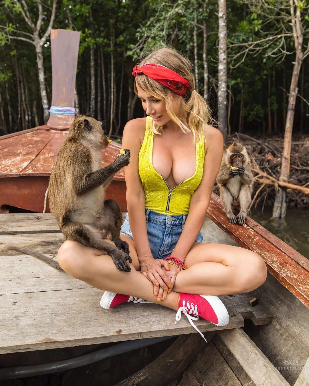 Sara Underwood- 丛林深处青春肉体大解放_45